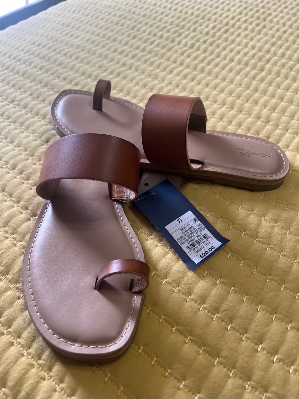 Universal Thread Tan Brown Toe-Loop Slide Sandals